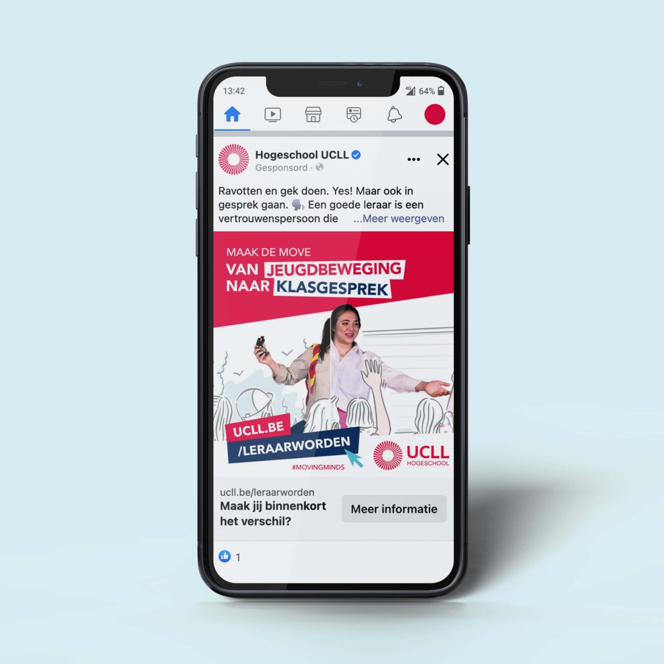 Smartphone met Facebook-advertentie. Op de afbeelding staat de tekst "Maak de move van jeugdbeweging naar klasgesprek" met bijpassende foto van een dame in jeugdbewegingoutfit / hemdje.